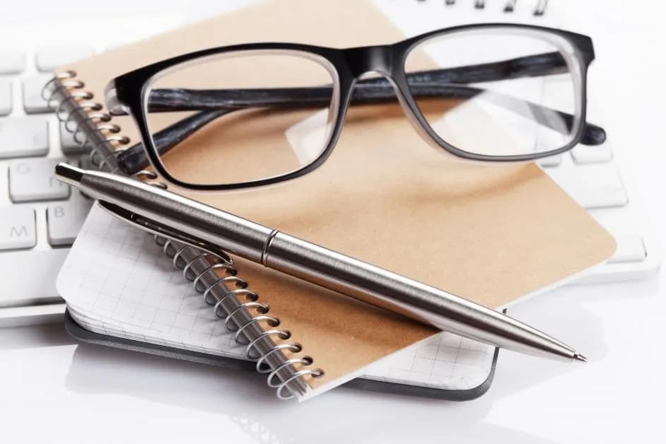 Jak powinna wyglądać umowa zlecenie? Kluczowe elementy, które musisz znać