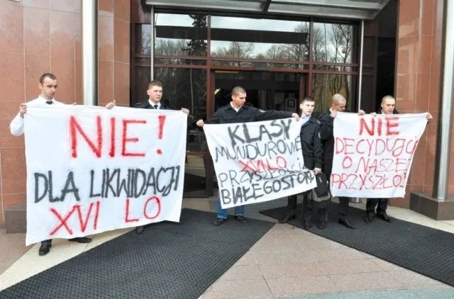 Kiedy zlikwidowano szkoły zawodowe i co to oznacza dla uczniów?