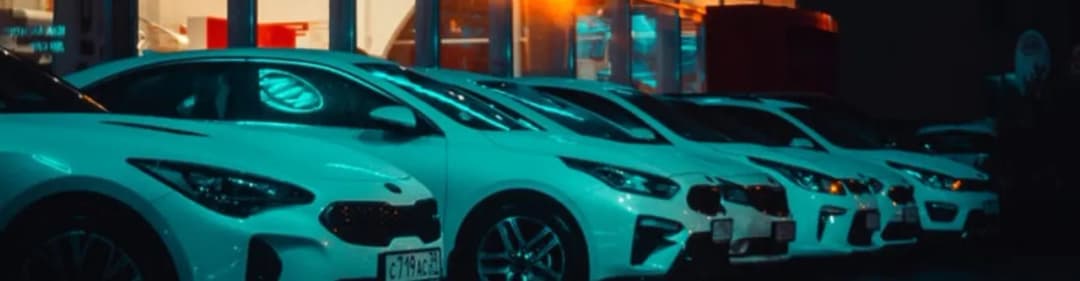 Ile zarabia pracownik salonu samochodowego? Zaskakujące fakty o pensjach